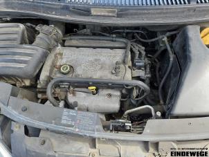 Ford Galaxy 2.0 Samochód złomowany (2004, Szary)