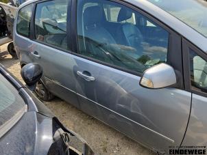 Ford Focus C-Max 1.8 16V Samochód złomowany (2004, Szary)