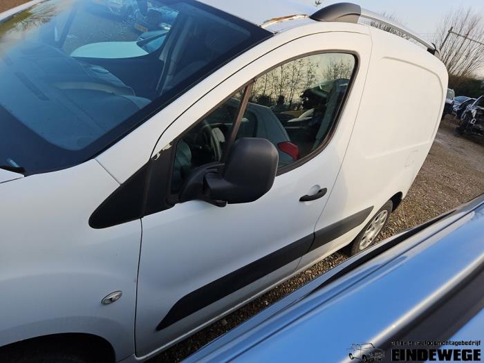 Peugeot Partner 1.6 HDI, BlueHDI 75 Samochód złomowany (2012, Bialy)