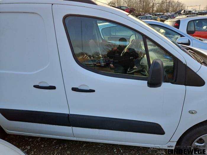Peugeot Partner 1.6 HDI, BlueHDI 75 Samochód złomowany (2012, Bialy)