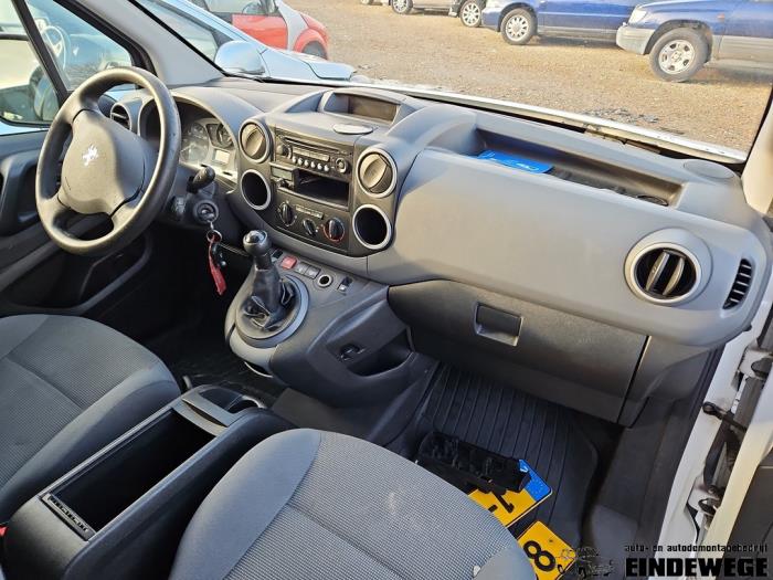 Peugeot Partner 1.6 HDI, BlueHDI 75 Samochód złomowany (2012, Bialy)