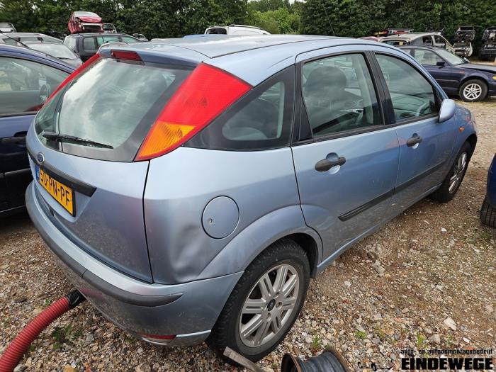 Ford Focus 1 1.6 16V Samochód złomowany (2004, Szary)