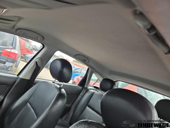 Ford Focus 1 1.6 16V Samochód złomowany (2004, Szary)
