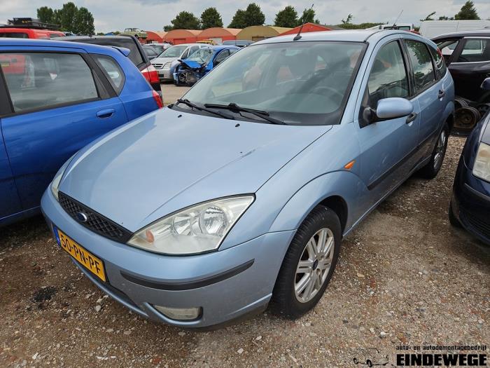 Ford Focus 1 1.6 16V Samochód złomowany (2004, Szary)