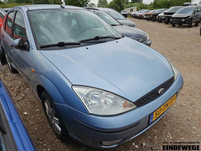 Ford Focus 1 1.6 16V Samochód złomowany (2004, Szary)