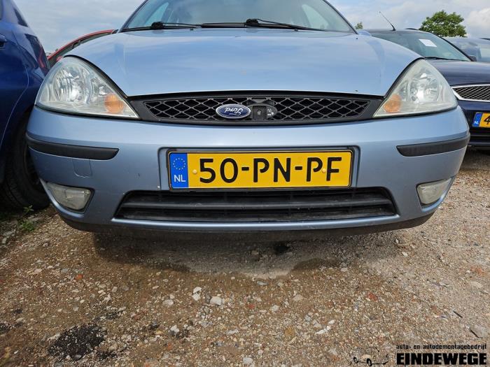 Ford Focus 1 1.6 16V Samochód złomowany (2004, Szary)