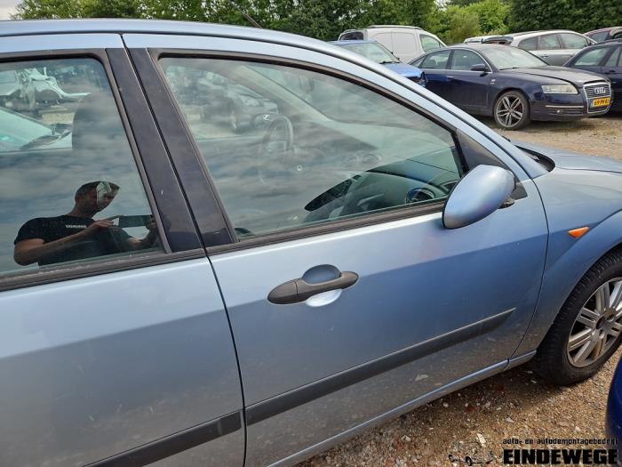 Ford Focus 1 1.6 16V Samochód złomowany (2004, Szary)