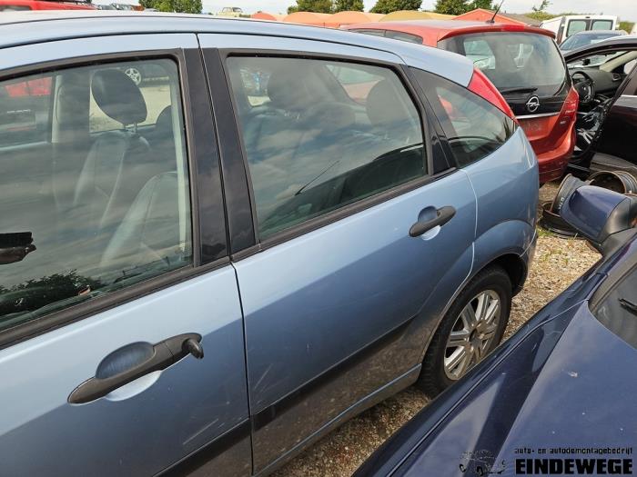 Ford Focus 1 1.6 16V Samochód złomowany (2004, Szary)