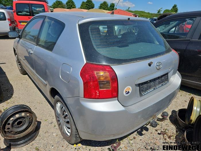 Toyota Corolla 1.4 16V VVT-i Épave (2002, Argenté)