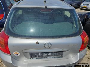 Toyota Corolla 1.4 16V VVT-i Épave (2002, Argenté)