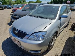 Toyota Corolla 1.4 16V VVT-i Épave (2002, Argenté)