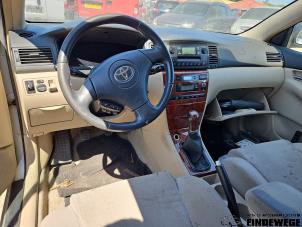 Toyota Corolla 1.4 16V VVT-i Épave (2002, Argenté)