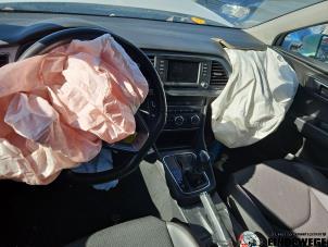 Seat Leon ST 1.8 TSI Ecomotive 16V Samochód złomowany (2014, Bialy)