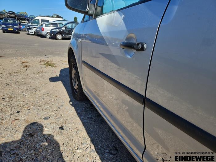 Volkswagen Caddy III 2.0 TDI 16V Skrotfordon (2012, ZILVER)