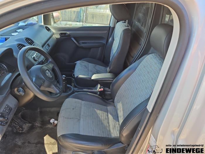 Volkswagen Caddy III 2.0 TDI 16V Skrotfordon (2012, ZILVER)