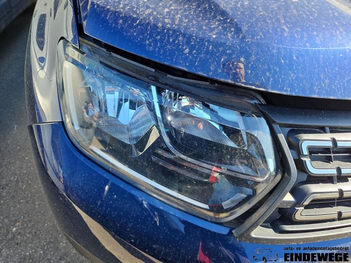 Dacia Duster 1.6 16V Skrotfordon (2018, BLAUW)