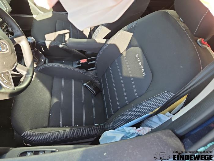 Dacia Duster 1.6 16V Skrotfordon (2018, BLAUW)