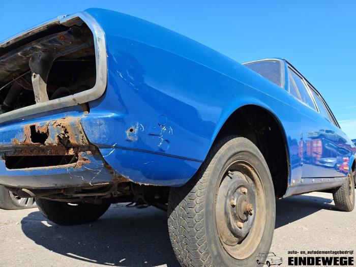 Audi 100 1.8 L,LS Skrotfordon (1973, BLAUW)