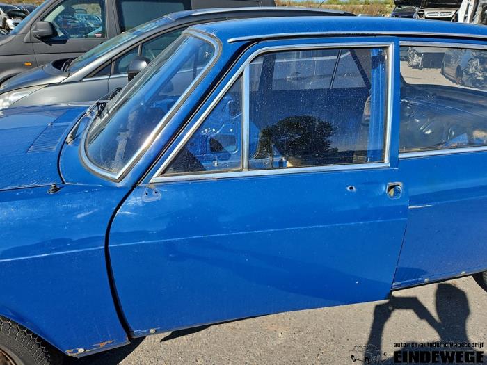 Audi 100 1.8 L,LS Skrotfordon (1973, BLAUW)