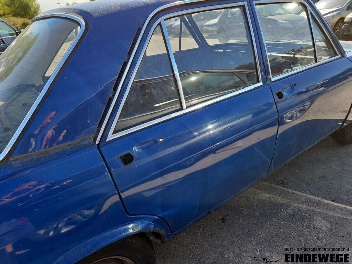 Audi 100 1.8 L,LS Skrotfordon (1973, BLAUW)