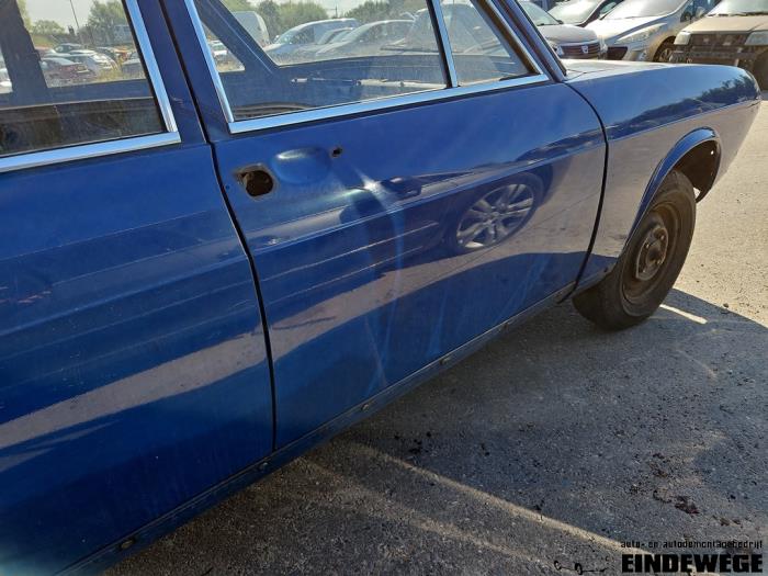 Audi 100 1.8 L,LS Skrotfordon (1973, BLAUW)