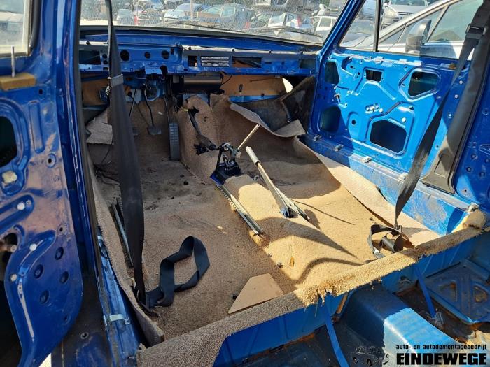 Audi 100 1.8 L,LS Skrotfordon (1973, BLAUW)
