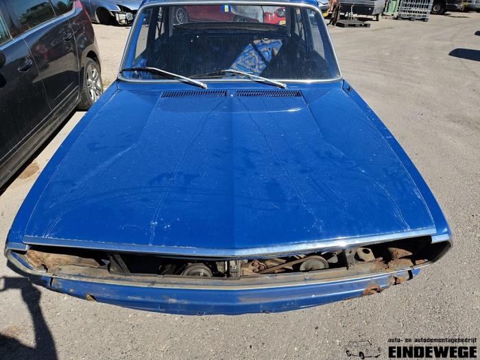 Audi 100 1.8 L,LS Skrotfordon (1973, BLAUW)