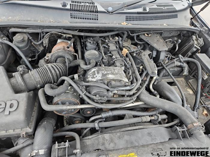 Jeep Grand Cherokee 2.7 CRD 20V Salvage vehicle (2004, Gray)