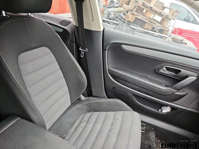 Volkswagen Passat 2.0 TDI 16V 140 Schrottauto (2012, Grau)