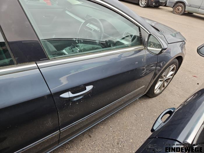 Volkswagen Passat 2.0 TDI 16V 140 Schrottauto (2012, Grau)