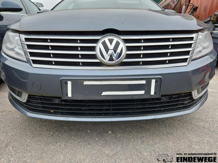 Volkswagen Passat 2.0 TDI 16V 140 Schrottauto (2012, Grau)