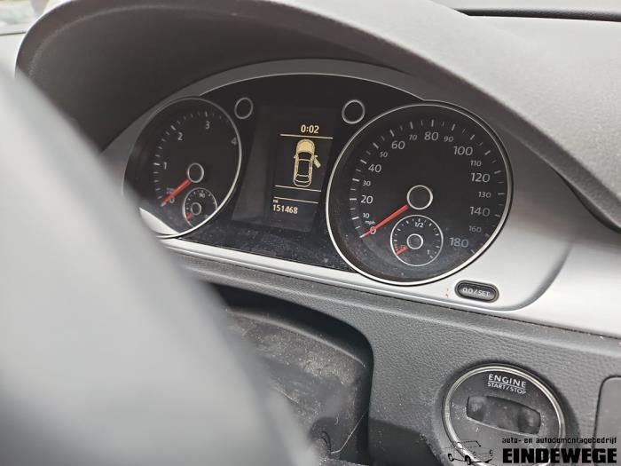 Volkswagen Passat 2.0 TDI 16V 140 Schrottauto (2012, Grau)