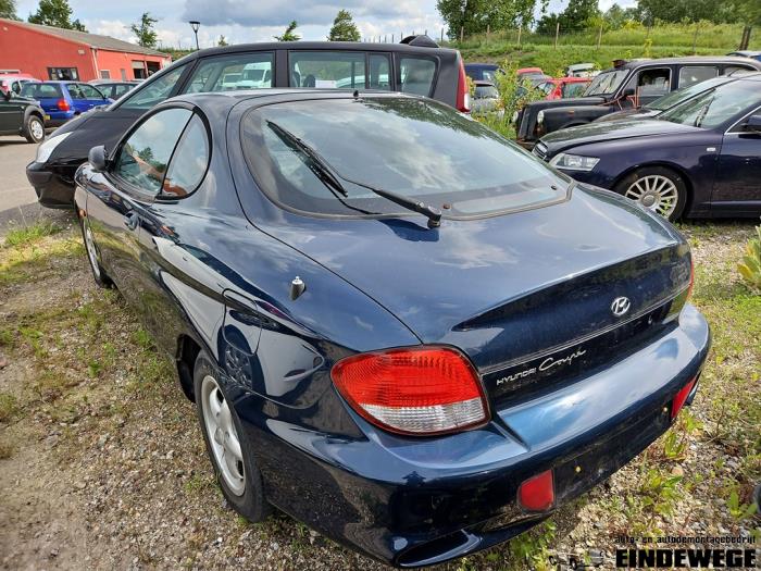 Hyundai Coupe 2.0i 16V Épave (2002, Bleu)
