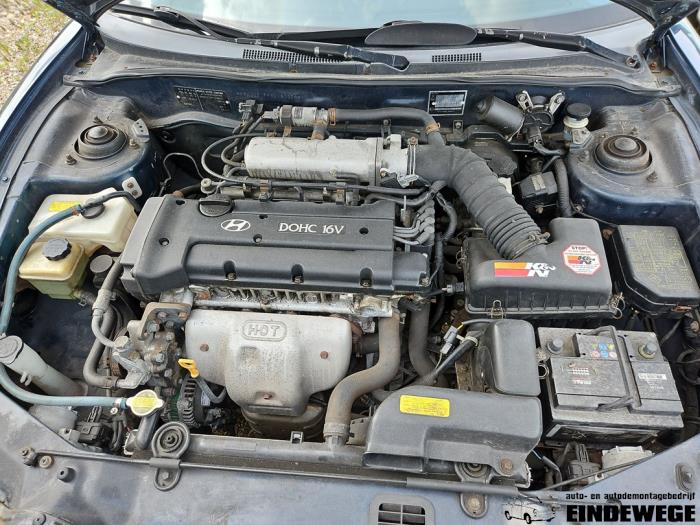 Hyundai Coupe 2.0i 16V Épave (2002, Bleu)