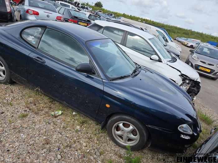 Hyundai Coupe 2.0i 16V Épave (2002, Bleu)