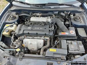 Hyundai Coupe 2.0i 16V Épave (2002, Bleu)