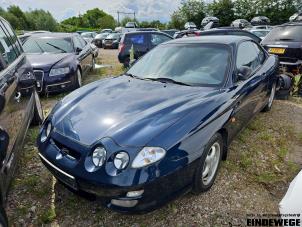 Hyundai Coupe 2.0i 16V Épave (2002, Bleu)