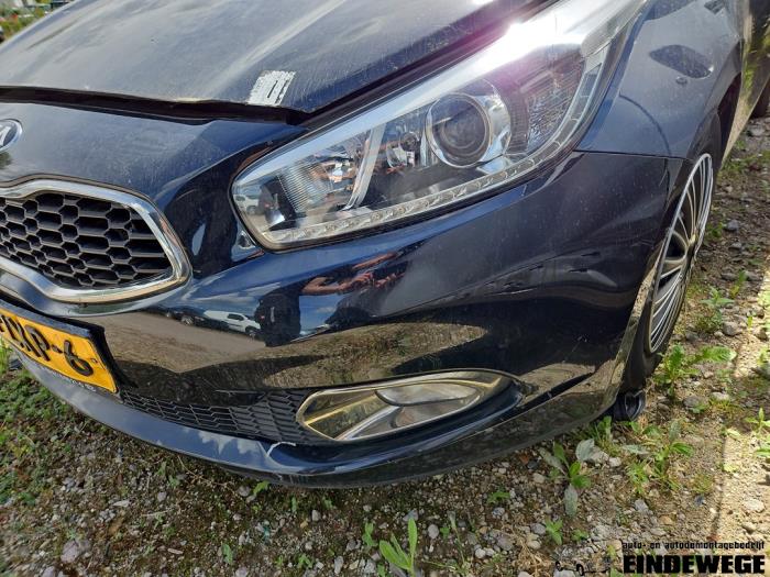 Kia Cee'd 1.6 GDI 16V Épave (2013, Bleu)