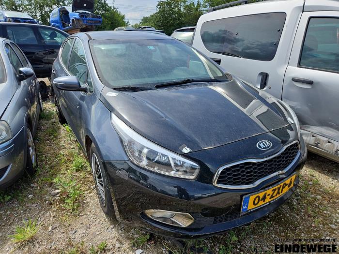 Kia Cee'd 1.6 GDI 16V Épave (2013, Bleu)