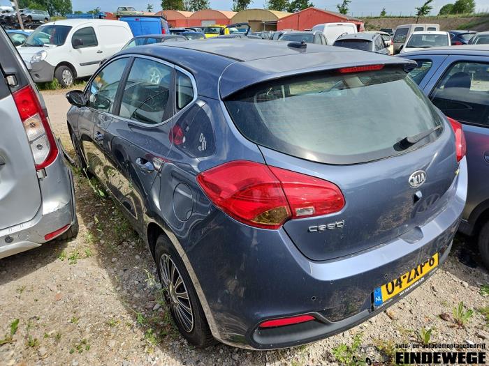 Kia Cee'd 1.6 GDI 16V Épave (2013, Bleu)