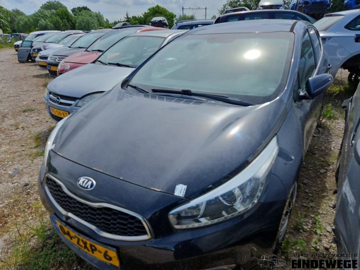 Kia Cee'd 1.6 GDI 16V Épave (2013, Bleu)