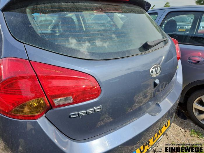 Kia Cee'd 1.6 GDI 16V Épave (2013, Bleu)