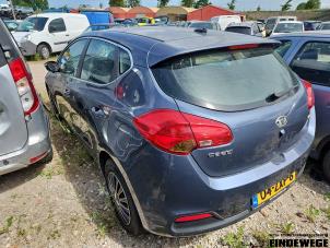 Kia Cee'd 1.6 GDI 16V Épave (2013, Bleu)
