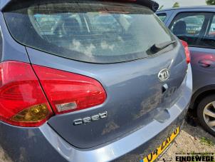 Kia Cee'd 1.6 GDI 16V Épave (2013, Bleu)