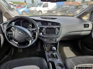 Kia Cee'd 1.6 GDI 16V Épave (2013, Bleu)