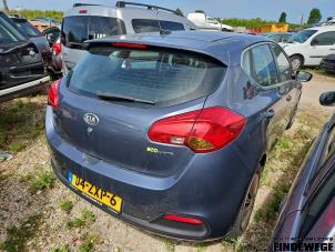 Kia Cee'd 1.6 GDI 16V Épave (2013, Bleu)