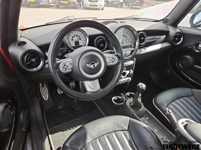 Mini Mini 1.6 16V Cooper S Vehículo de desguace (2007, Rojo, Negro)