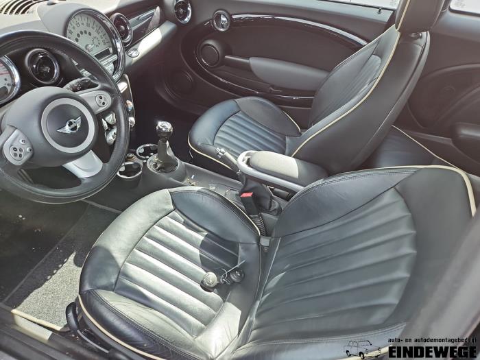 Mini Mini 1.6 16V Cooper S Vehículo de desguace (2007, Rojo, Negro)
