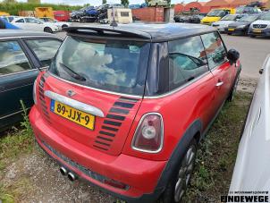 Mini Mini 1.6 16V Cooper S Vehículo de desguace (2007, Rojo, Negro)