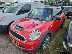 Mini Mini 1.6 16V Cooper S Vehículo de desguace (2007, Rojo, Negro)